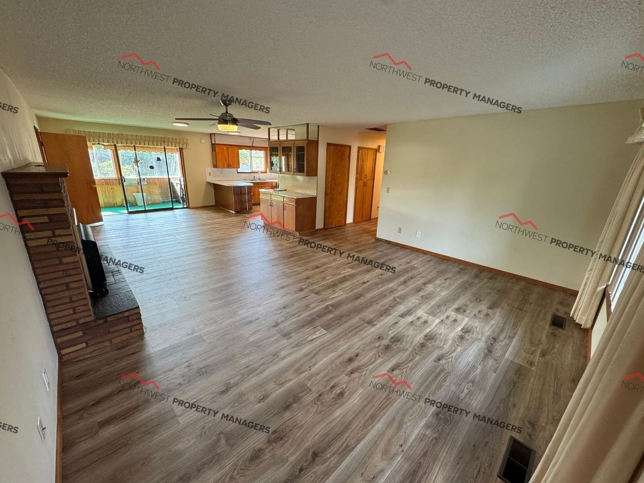 1301 Kayu Ln - Photo 5 of 34