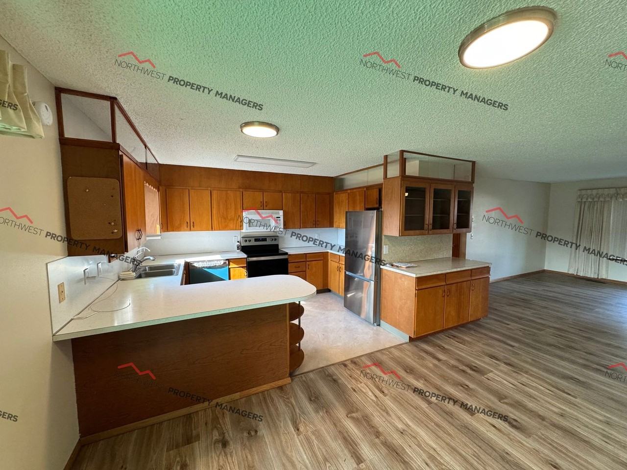 1301 Kayu Ln - Photo 6 of 34