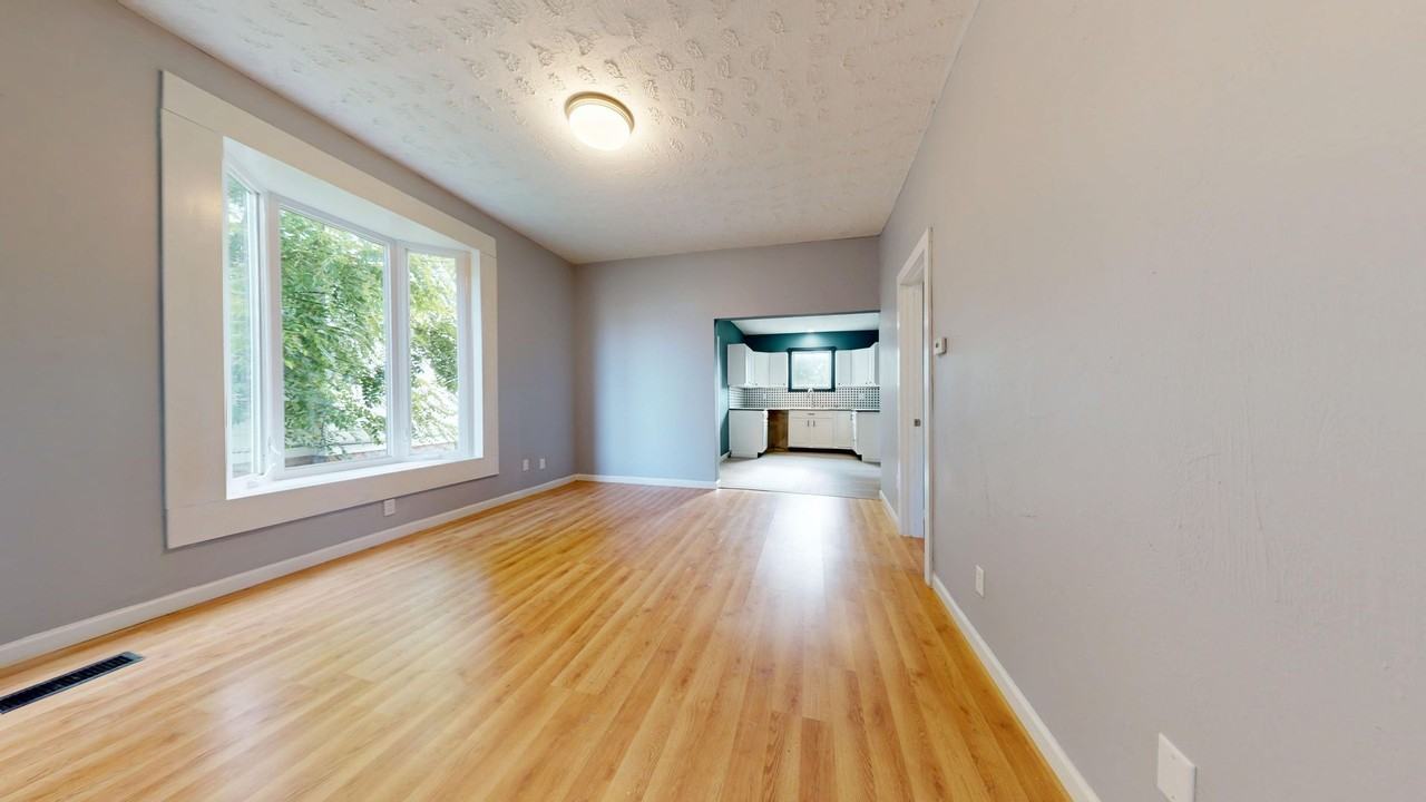 131 Sturges Ave - Photo 2 of 17