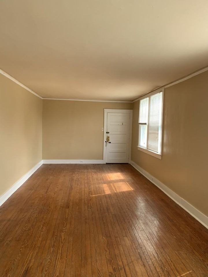 1010 Short St #A - Photo 3 of 13