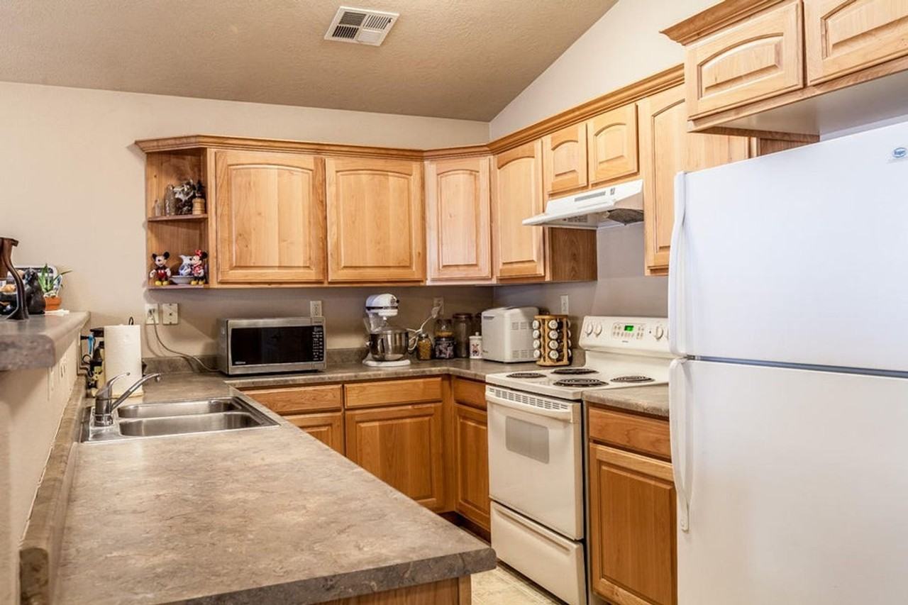 2494 S 725 W - Photo 4 of 9