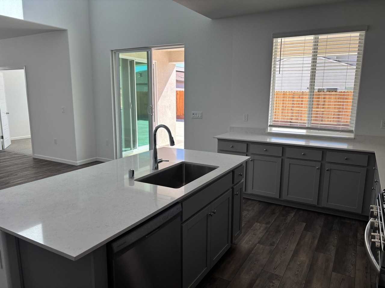 7423 Chadbourne Way - Photo 6 of 34