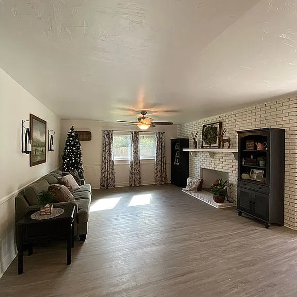 16633 NW 173rd Ter - Photo 4 of 47