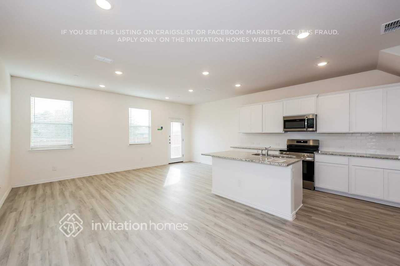 6467 Blue Trl - Photo 3 of 23