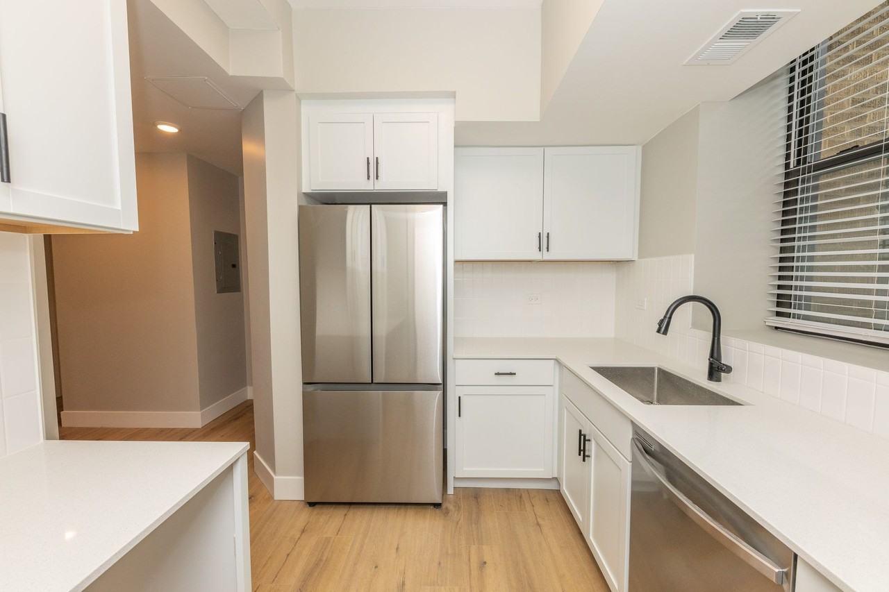 605 Hinman - Photo 7 of 30