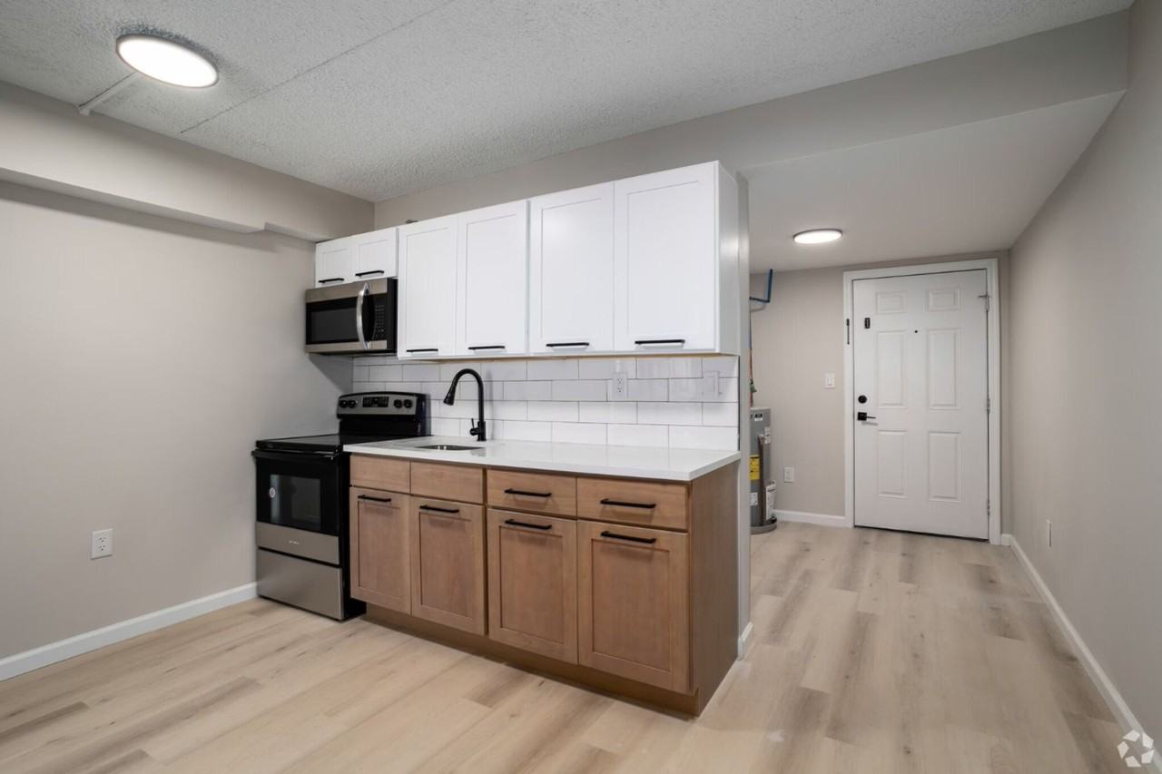 Harbor Apartments - Photo 3 of 18