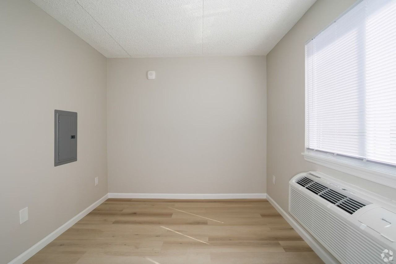 Harbor Apartments - Photo 4 of 18