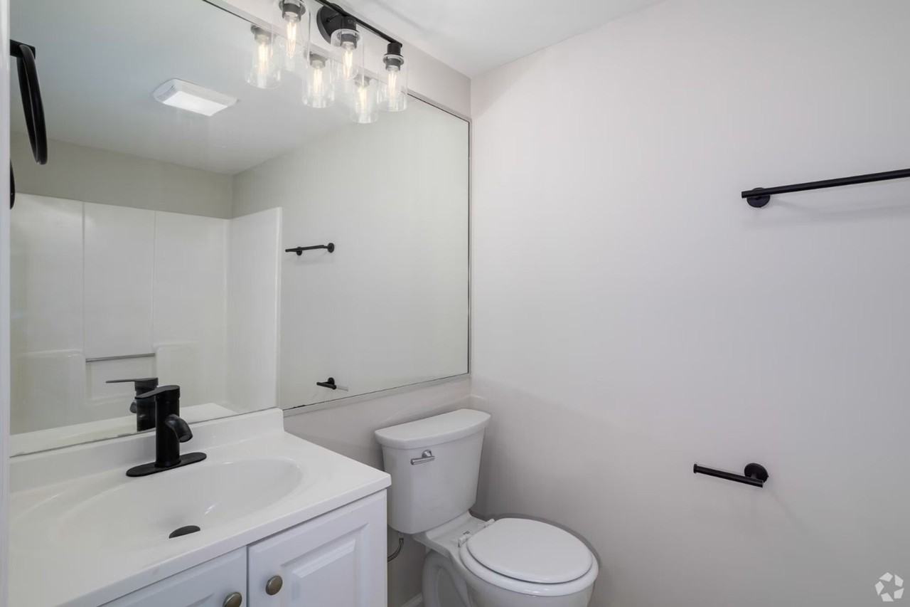 Harbor Apartments - Photo 6 of 18