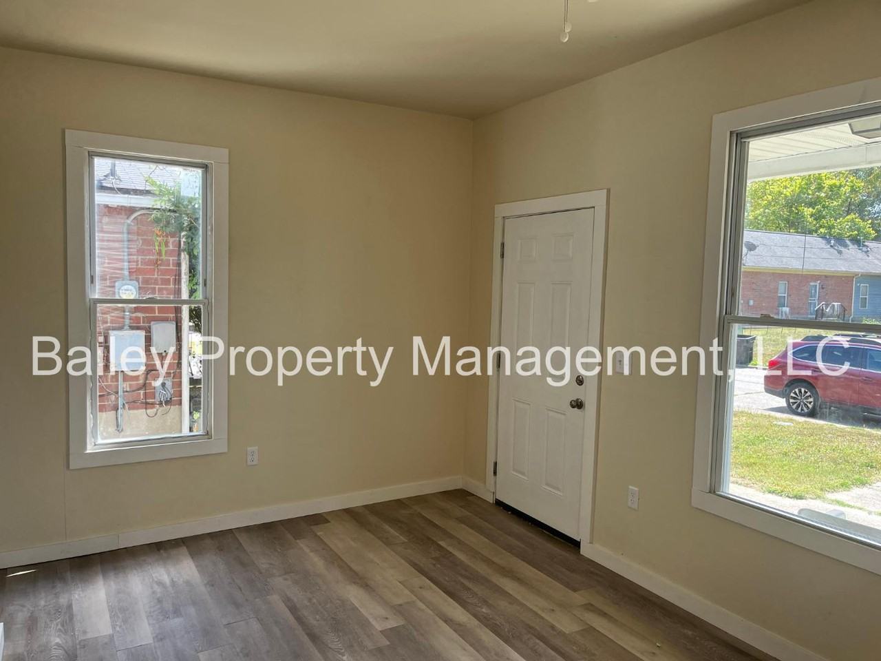 4021 Sunset Ave - Photo 4 of 11