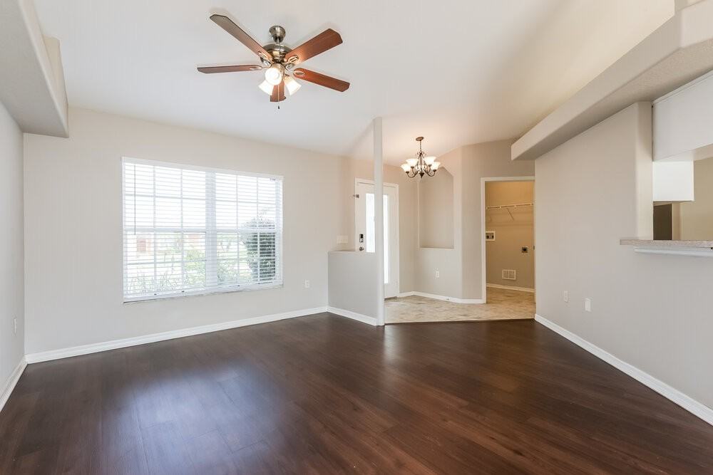 1621 Papoose Way - Photo 3 of 16