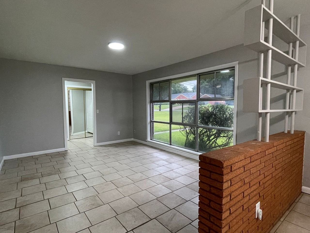 916 Deer Park Rd - Photo 3 of 18