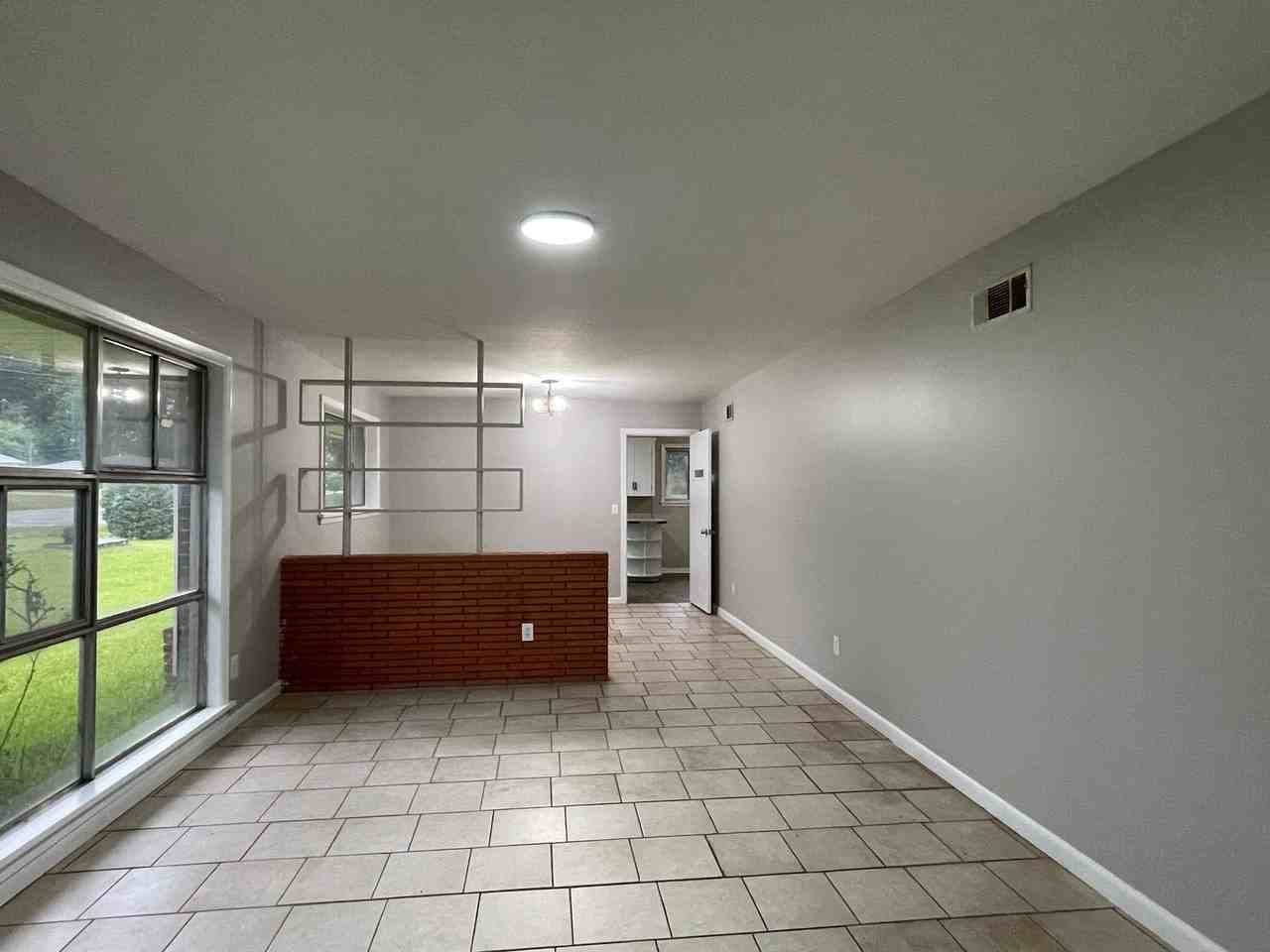 916 Deer Park Rd - Photo 4 of 18