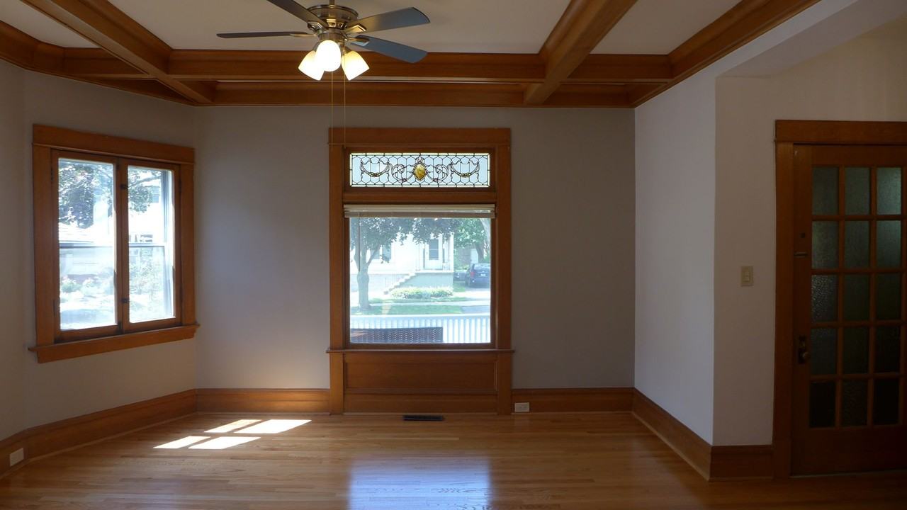 136 Elgin - Photo 3 of 50