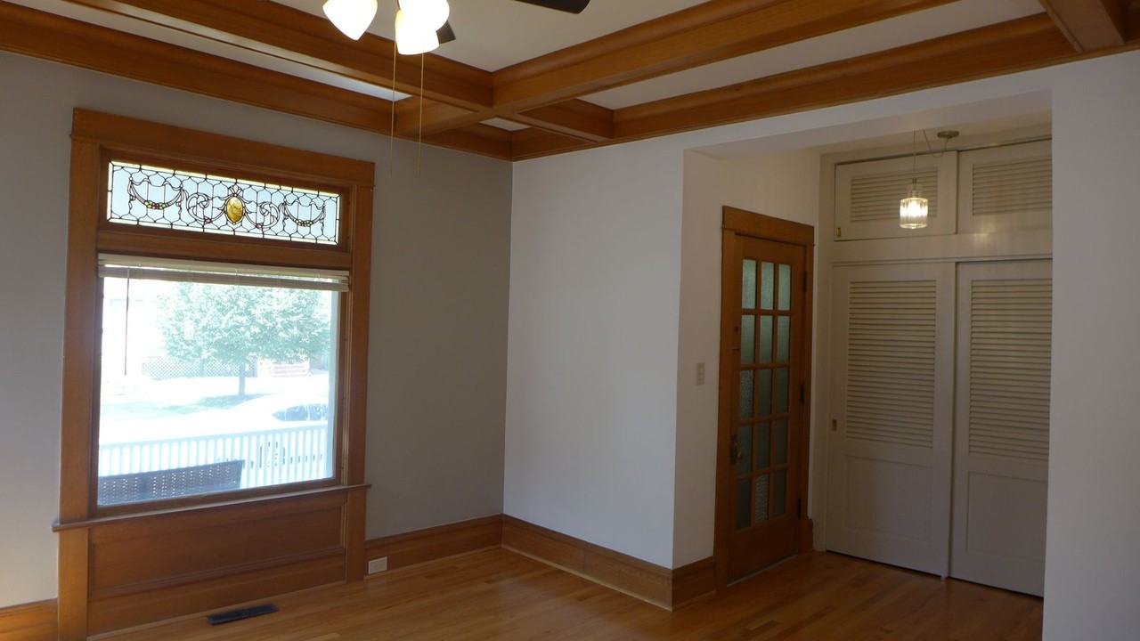 136 Elgin - Photo 4 of 50