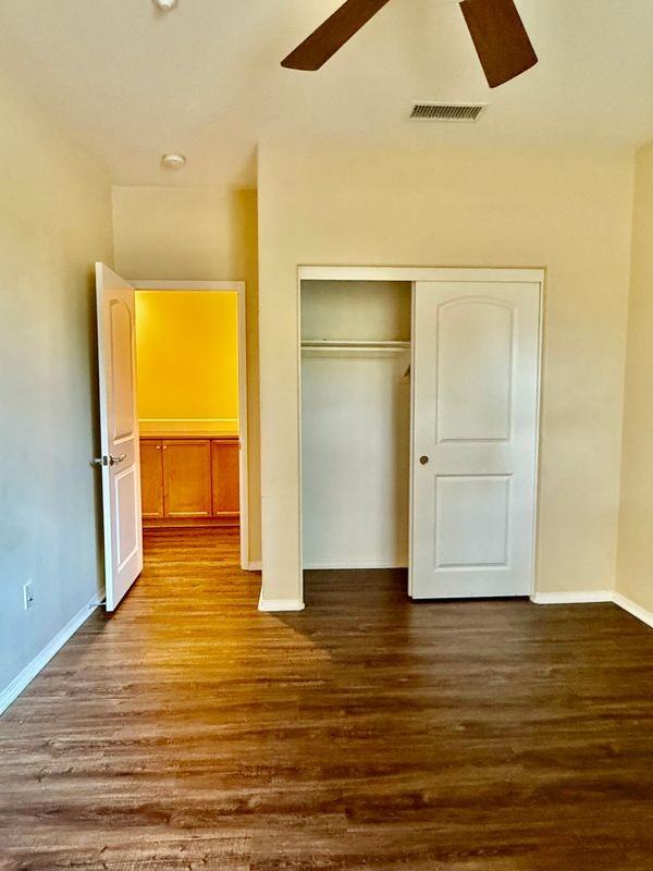 2903 W Edinger Ave - Photo 4 of 30