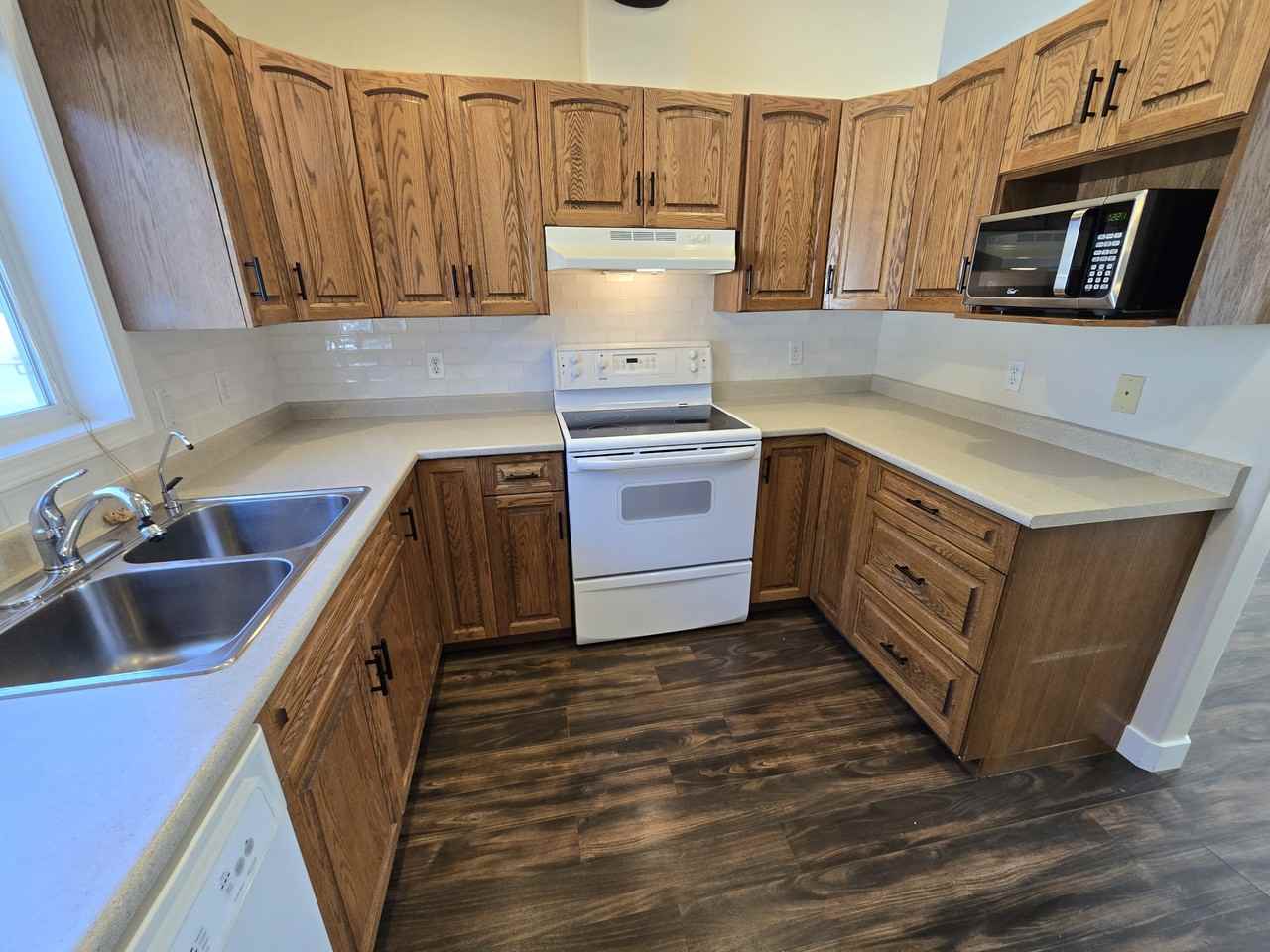 9628 98 St #1 - Photo 2 of 24