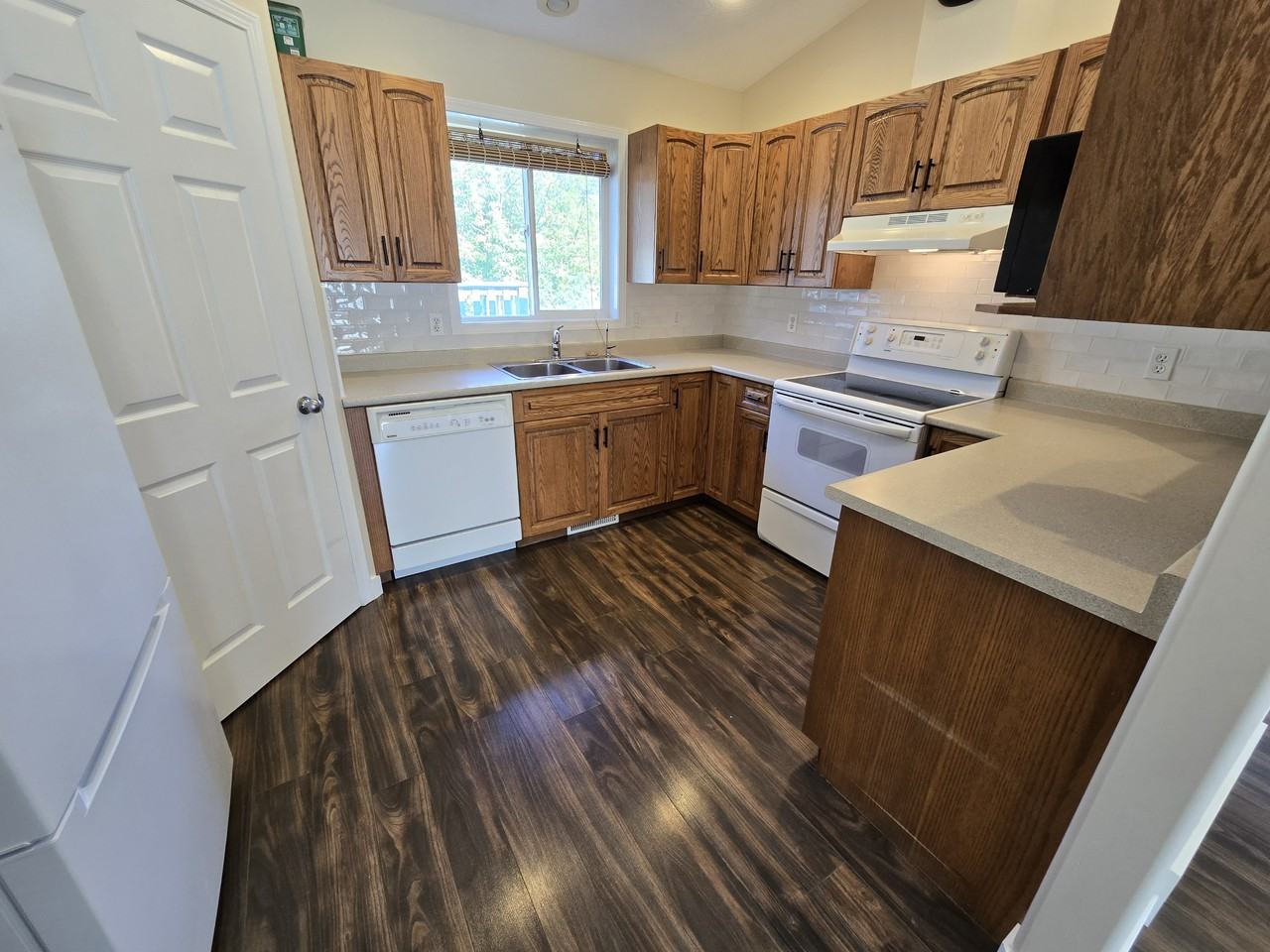 9628 98 St #1 - Photo 3 of 24