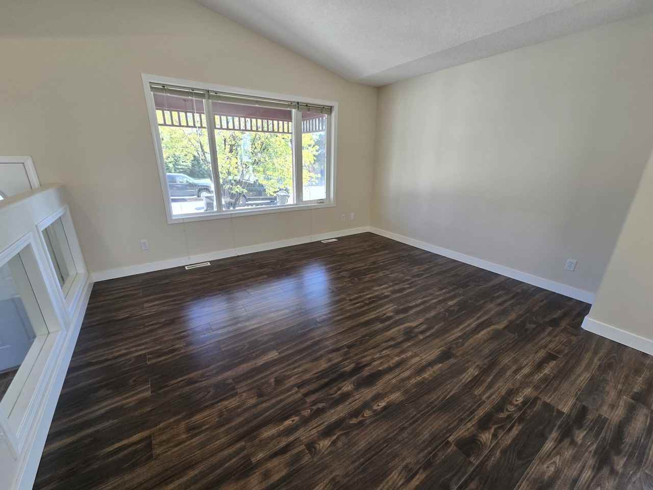 9628 98 St #1 - Photo 5 of 24