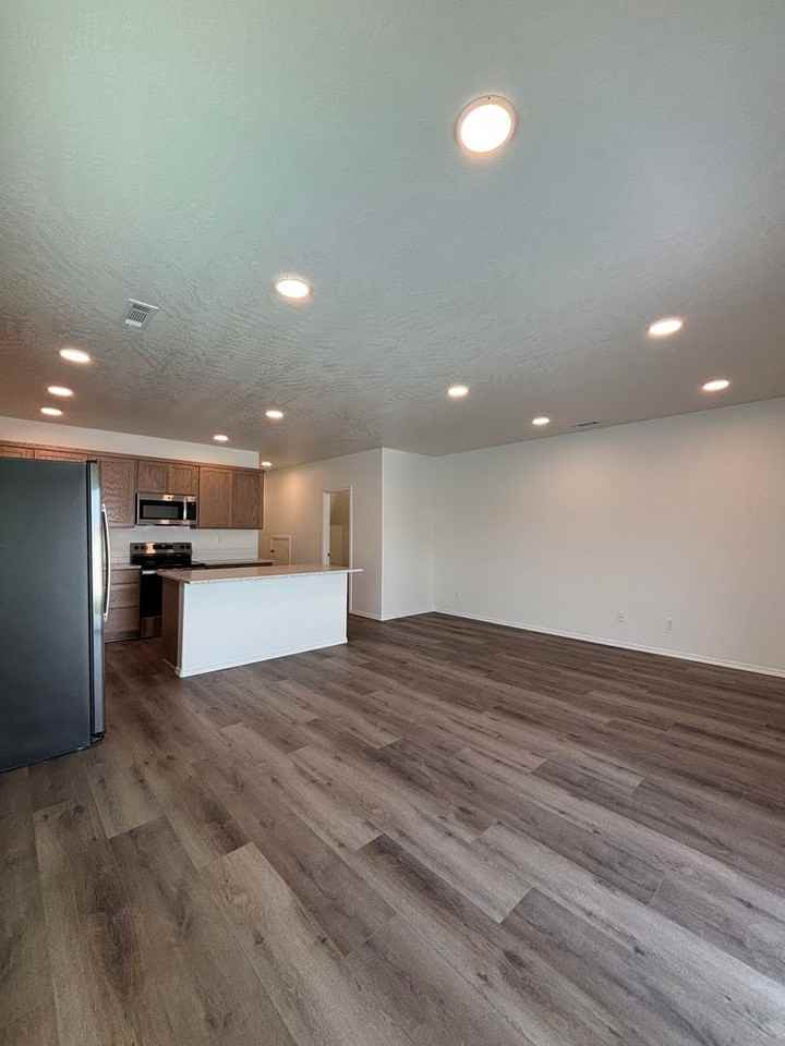 3767 S Roosevelt Pl - Photo 3 of 10