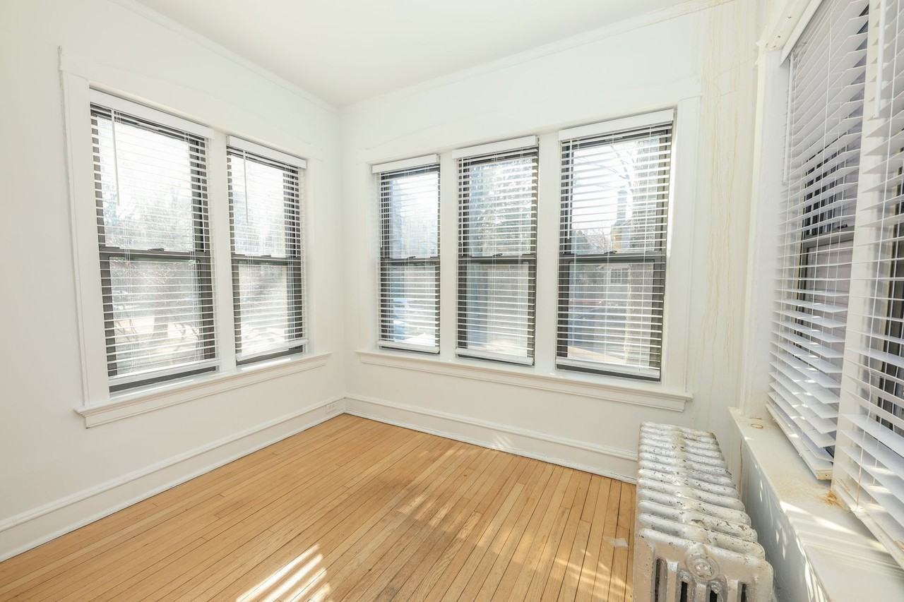 929 Michigan - Photo 5 of 48