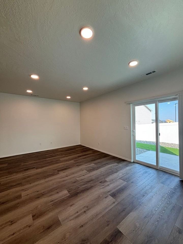 3719 S Roosevelt Pl - Photo 3 of 7