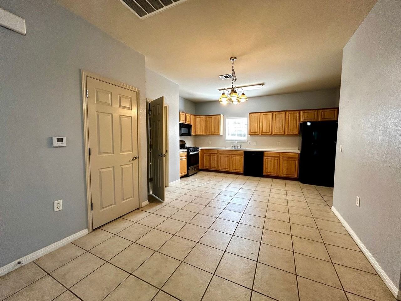 1707 Chestnut Avenue - Photo 7 of 35