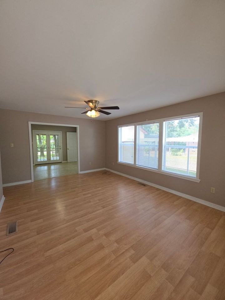 204 S Laredo Ave - Photo 2 of 18