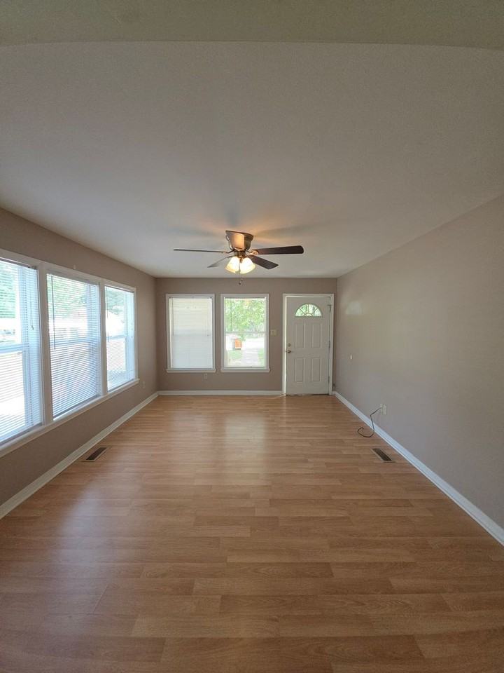 204 S Laredo Ave - Photo 3 of 18