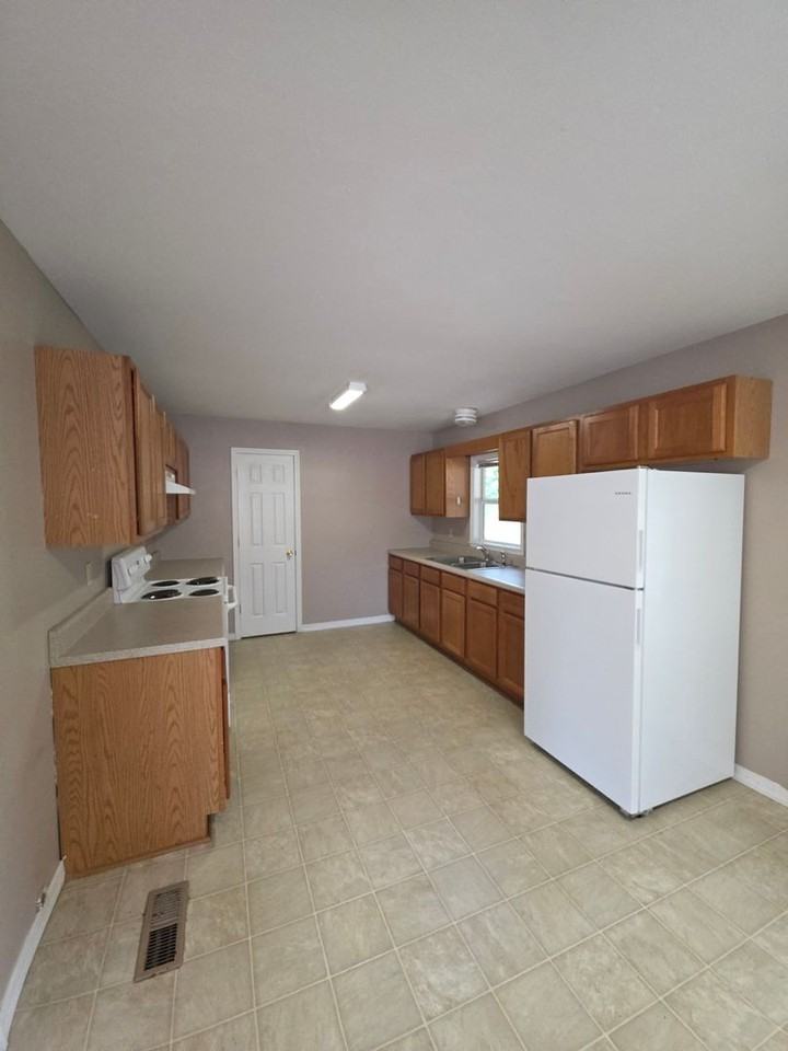 204 S Laredo Ave - Photo 5 of 18