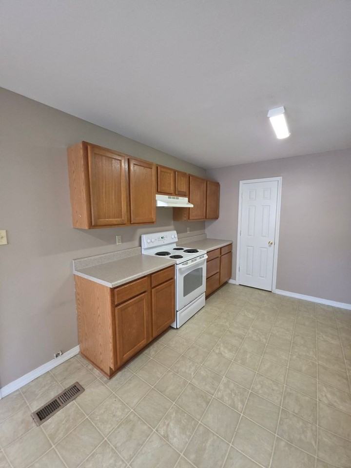 204 S Laredo Ave - Photo 6 of 18