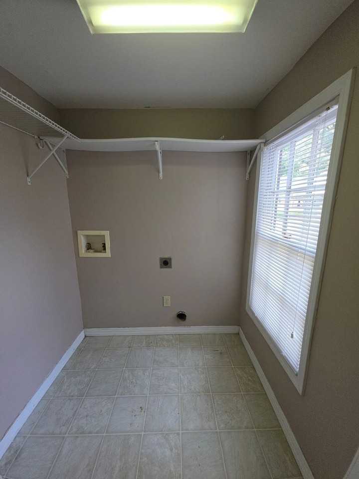 204 S Laredo Ave - Photo 7 of 18