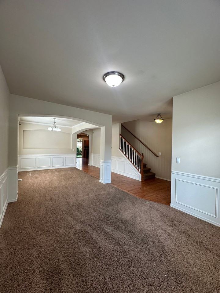7147 Prism St Se - Photo 3 of 20