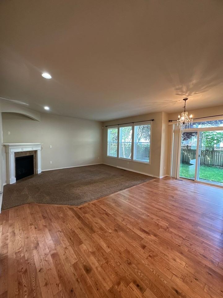 7147 Prism St Se - Photo 5 of 20