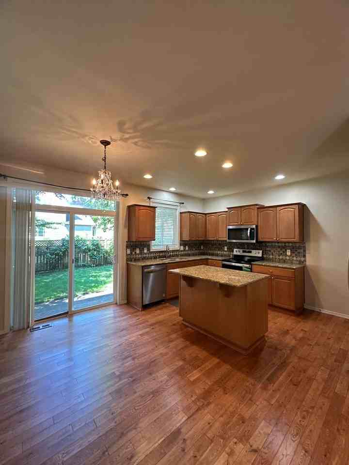 7147 Prism St Se - Photo 6 of 20