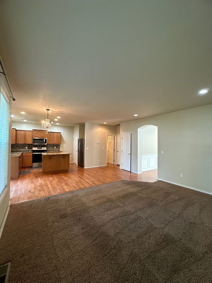 7147 Prism St Se - Photo 7 of 20