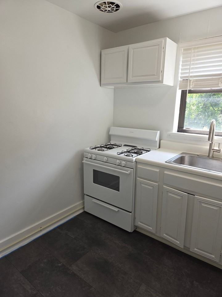 Cornell Place - Photo 4 of 15