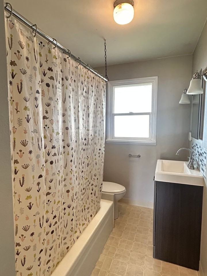 1504 Ne Vine St - Photo 5 of 7