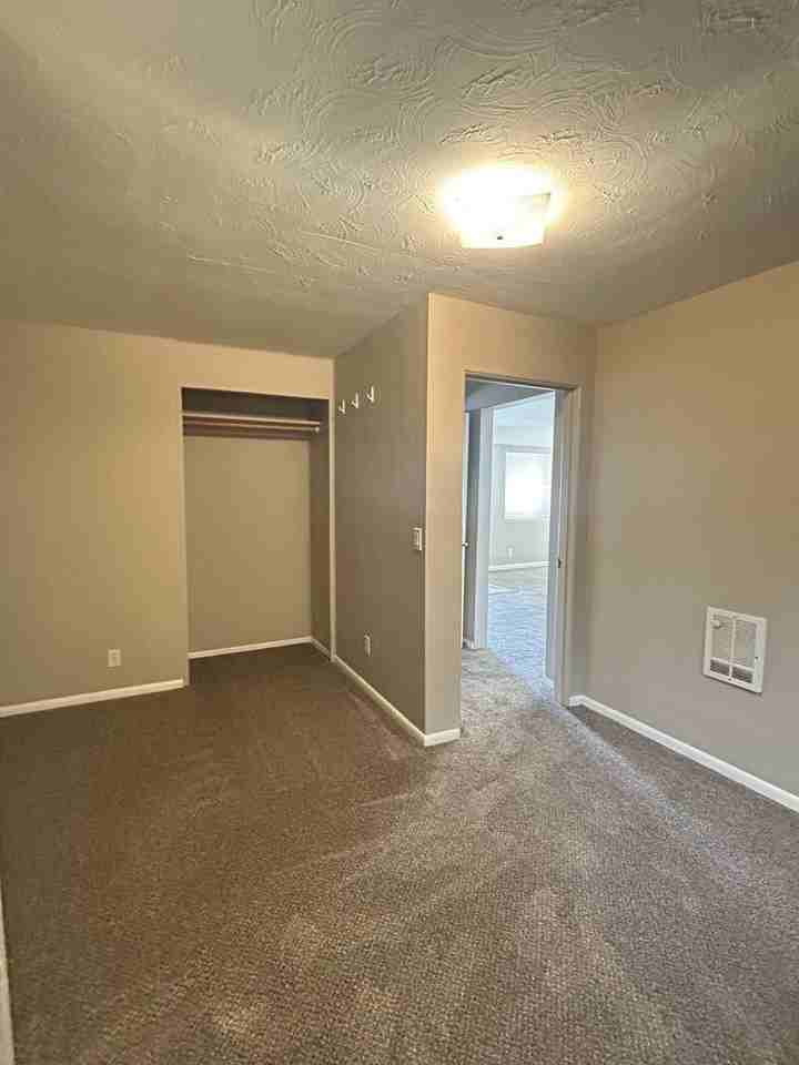 1504 Ne Vine St - Photo 6 of 7