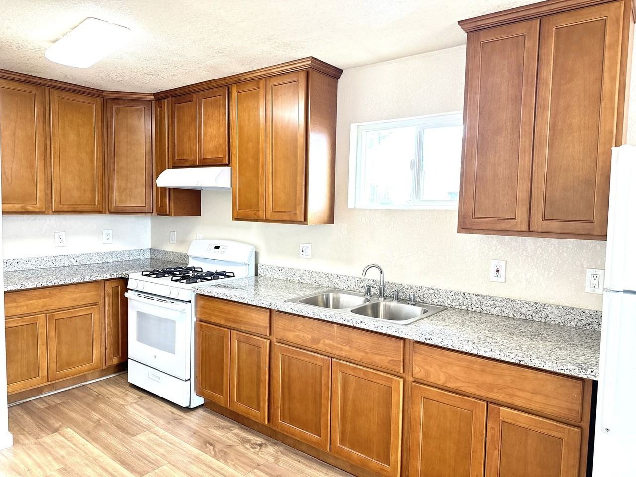 2103 103rd Ave - Photo 2 of 12