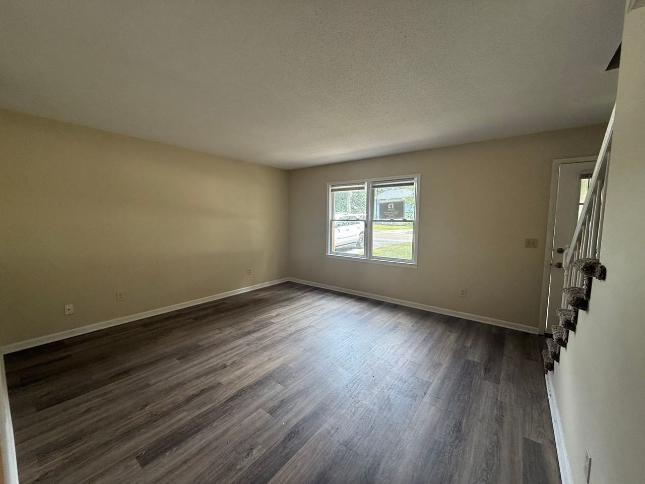 403 Lennon Dr - Photo 3 of 17