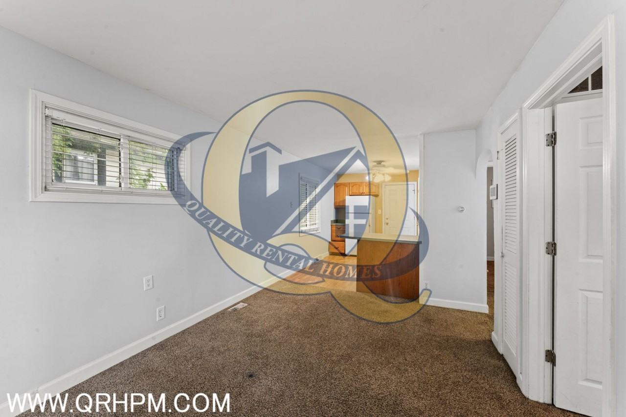 1235 Crawford St - Photo 3 of 13