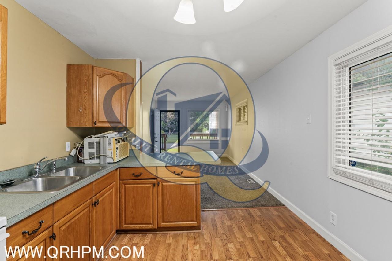 1235 Crawford St - Photo 4 of 13