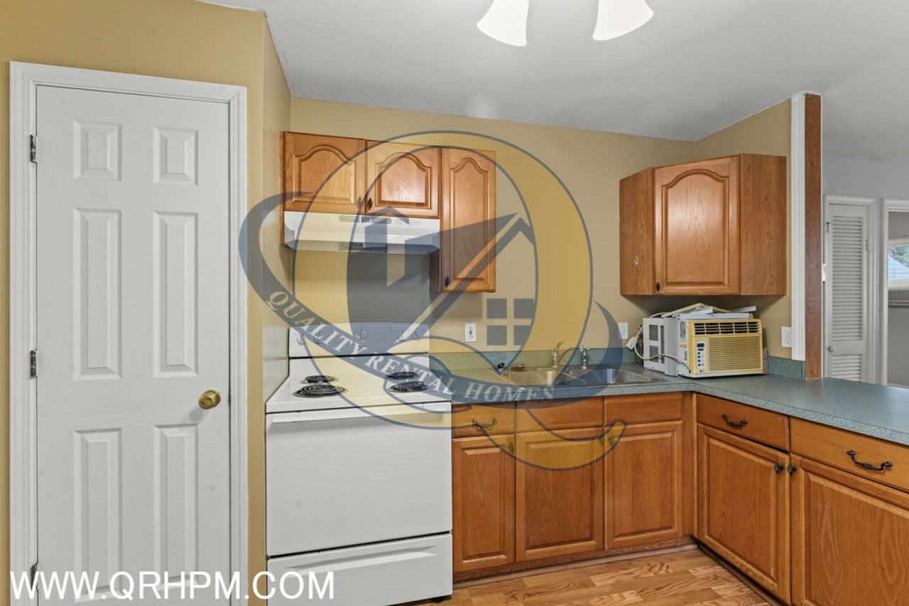 1235 Crawford St - Photo 5 of 13