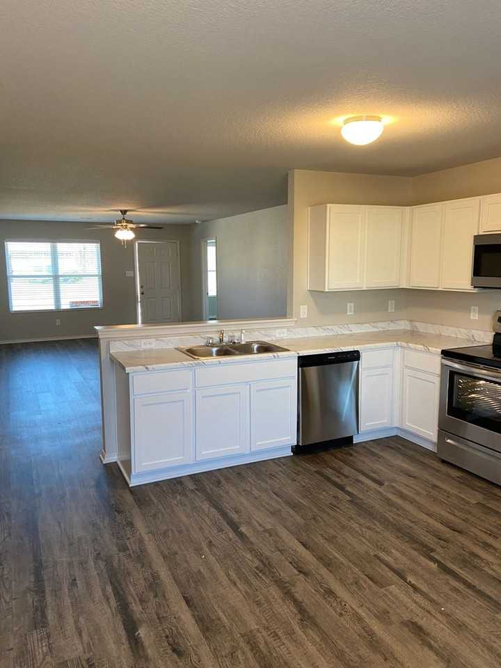 1645 Ryder St - Photo 7 of 20