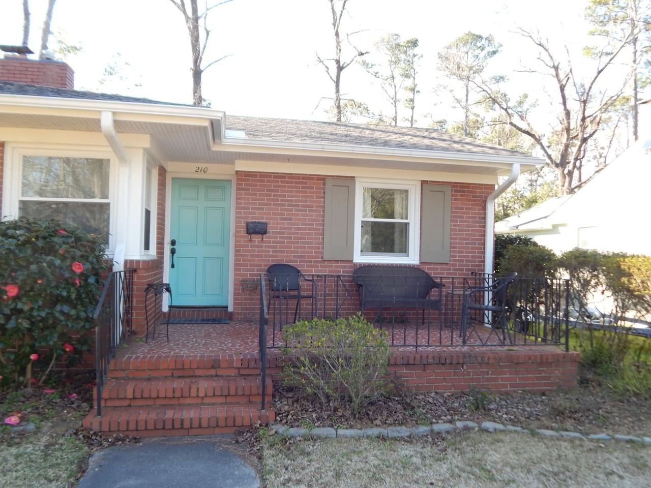 210 Wayne Dr - Photo 3 of 20