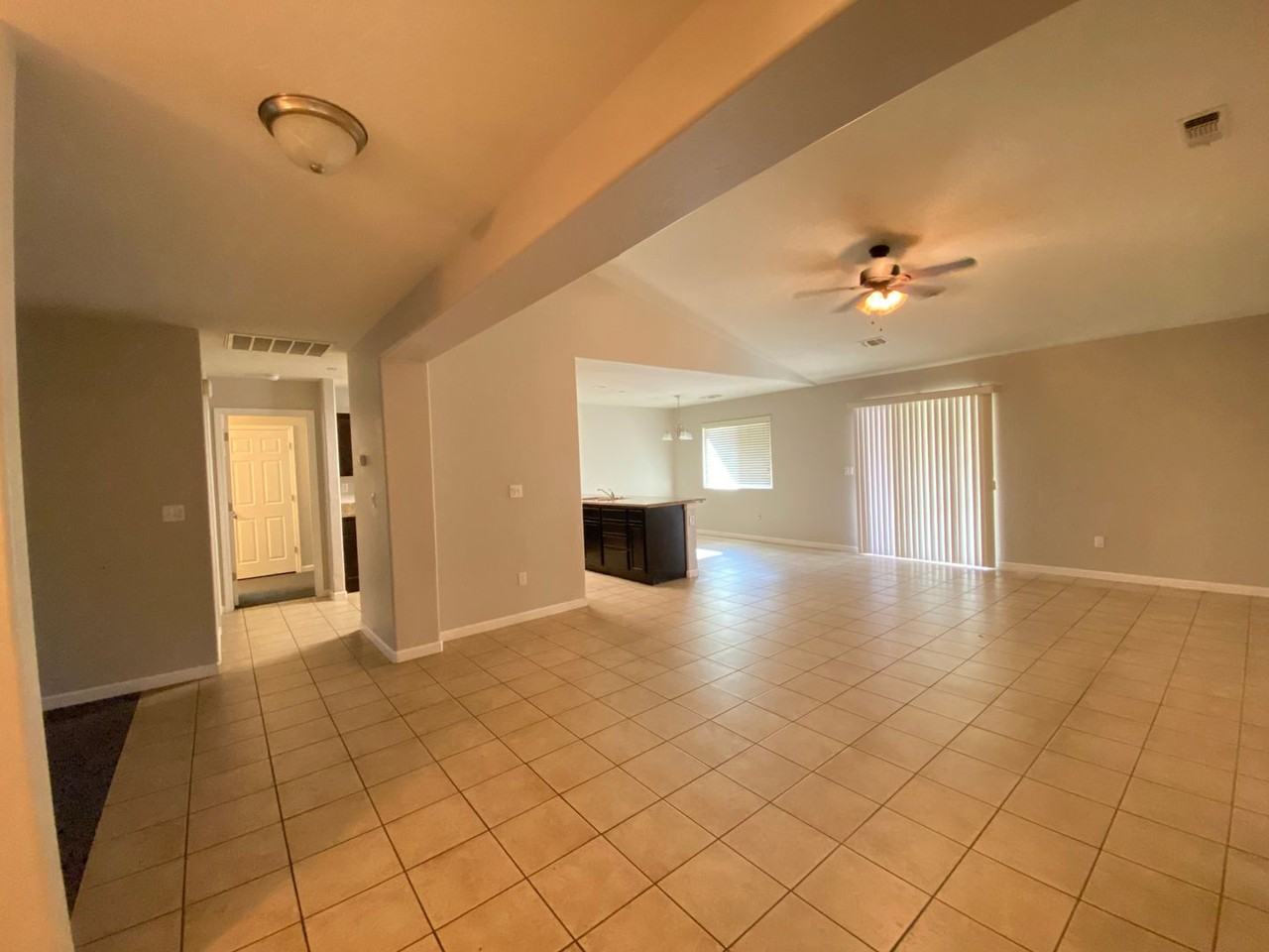 2541 W Porter Ave - Photo 3 of 21