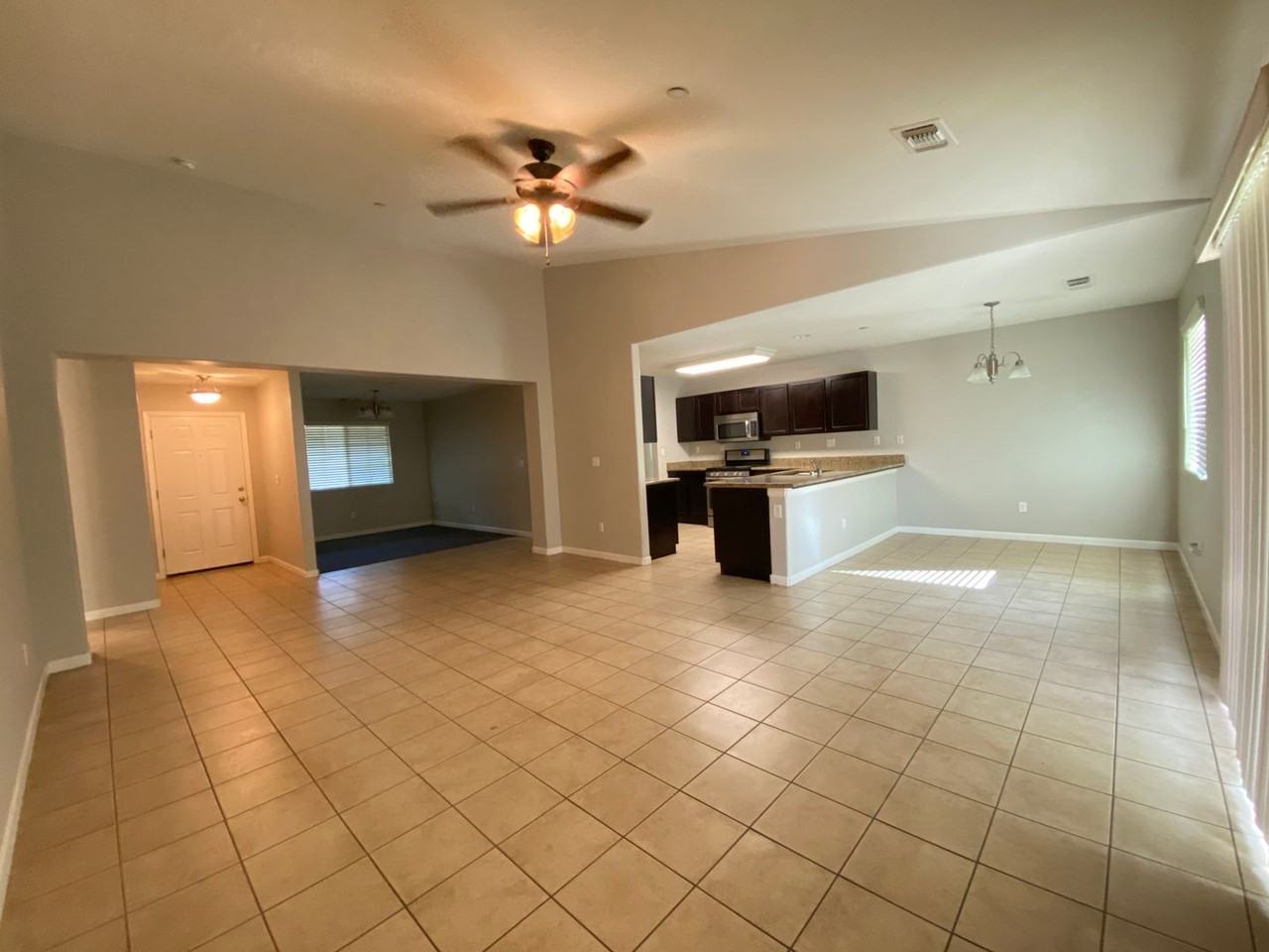 2541 W Porter Ave - Photo 4 of 21