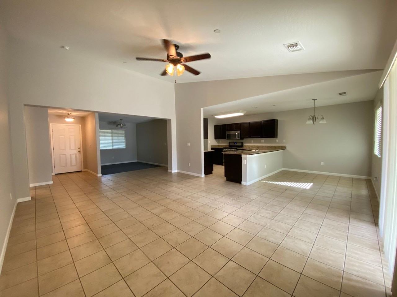 2541 W Porter Ave - Photo 5 of 21