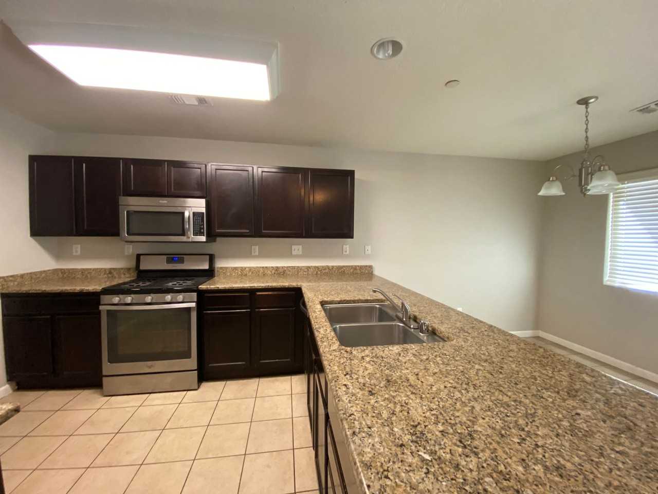 2541 W Porter Ave - Photo 6 of 21