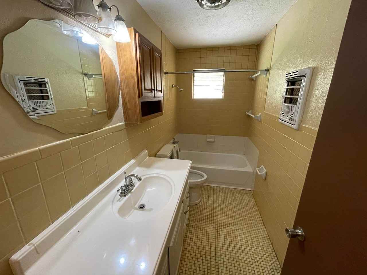 7713 Gideon St - Photo 5 of 8